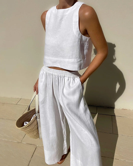 Ensemble femme en lin léger, haut sans manches minimaliste, pantalon large fluide, idéal pour style estival élégant.
