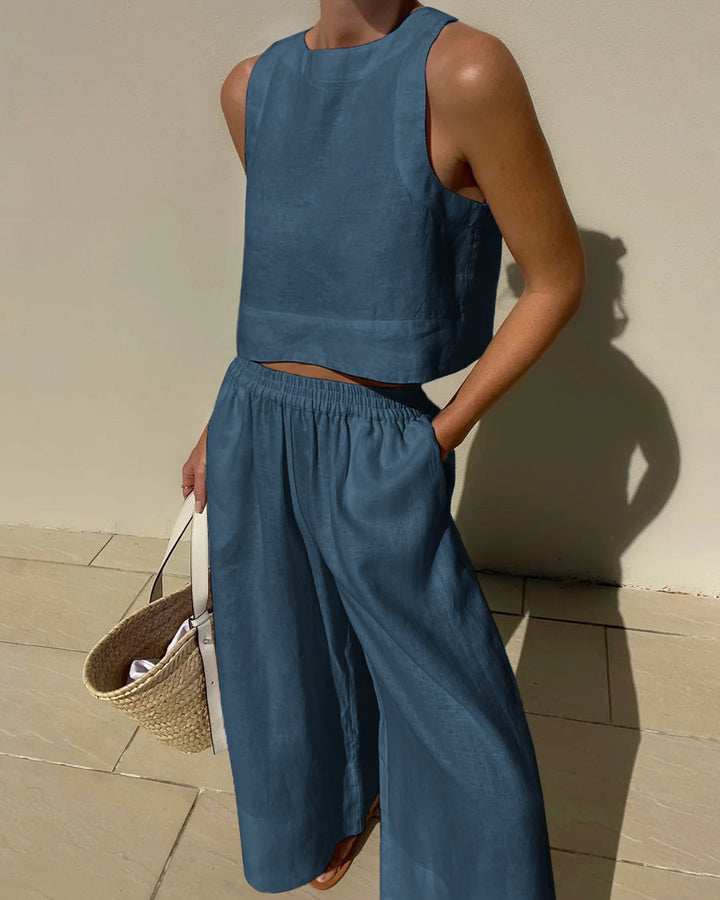Ensemble femme en lin léger, haut sans manches minimaliste, pantalon large fluide, idéal pour style estival élégant.