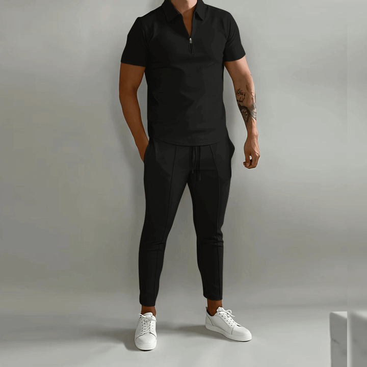 "Ensemble homme élégant, haut et bas assortis, couleurs beige à bleu, style raffiné, parfait pour toutes occasions."