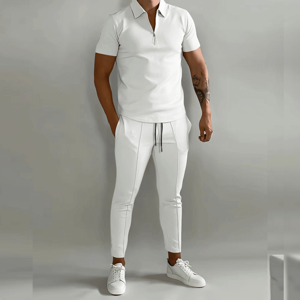 "Ensemble homme élégant, haut et bas assortis, couleurs beige à bleu, style raffiné, parfait pour toutes occasions."