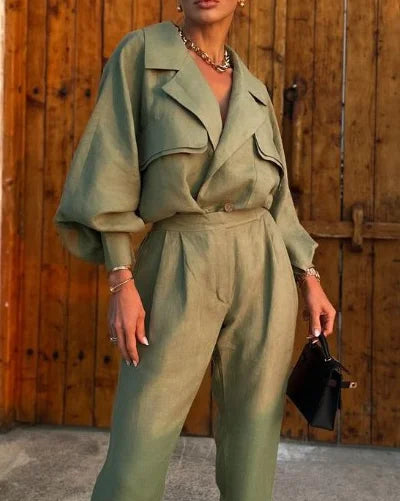 "Ensemble lin élégant femme avec blouse manches longues bouffantes et pantalon taille haute chic, parfait pour toutes occasio