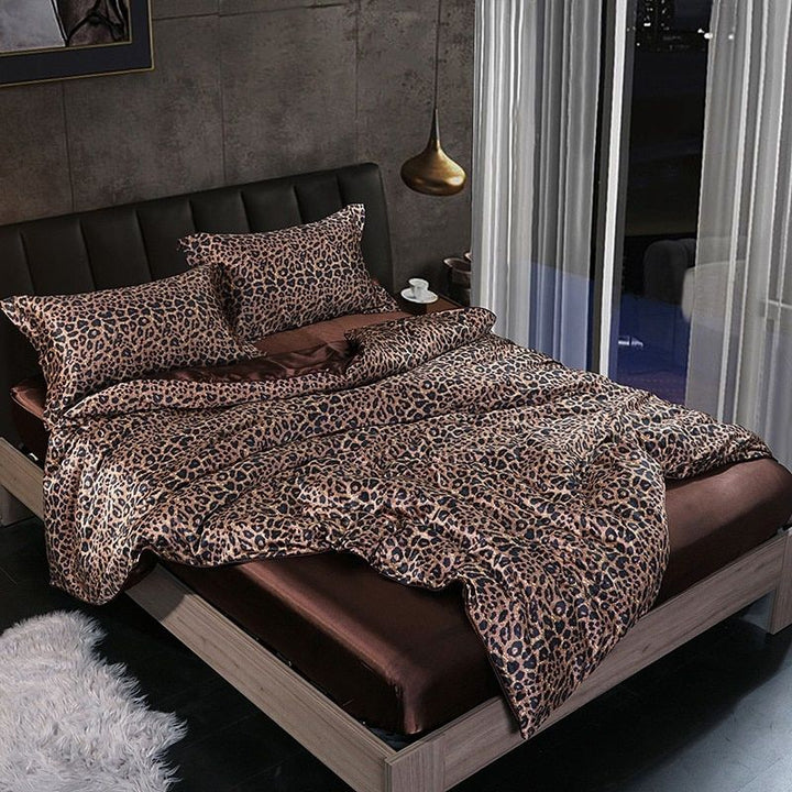 Ensemble literie SatinLuxe luxe, soie satin, blanc pur, bordeaux, élégant, chambre, confort, apaisant, décoration maison.