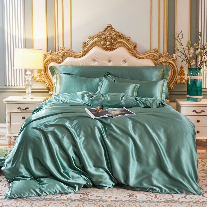 Ensemble literie SatinLuxe luxe, soie satin, blanc pur, bordeaux, élégant, chambre, confort, apaisant, décoration maison.