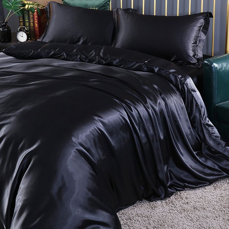 Ensemble literie SatinLuxe luxe, soie satin, blanc pur, bordeaux, élégant, chambre, confort, apaisant, décoration maison.