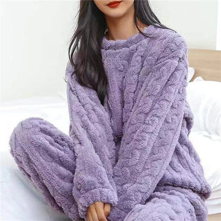 "Ensemble pyjama femme polaire épaisse, deux pièces, couleur bleu uni, douceur et chaleur pour nuits d'hiver."