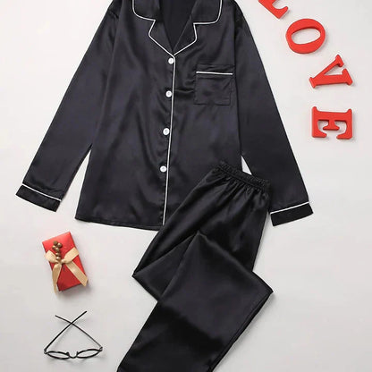 "Ensemble pyjama satin femme, élégance et confort, design soyeux avec détails raffinés, couleur champagne."