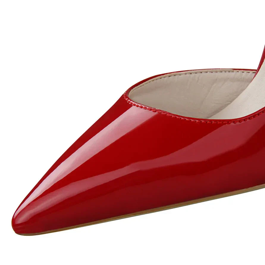 "Escarpins élégants pour femmes avec talons, confortables et modernes, parfaits pour tenues chics et décontractées."