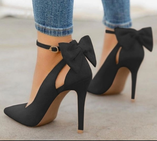 "Escarpins femme à bout pointu avec nœud élégant, talons aiguilles élancés, parfaits pour mariages et soirées élégantes."