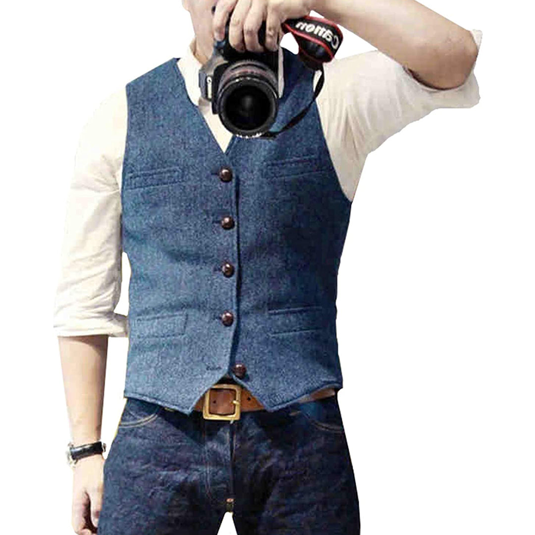 "Gilet de loisirs homme bleu ciel, élégant et confortable, en matière durable, parfait pour un look décontracté et stylé."