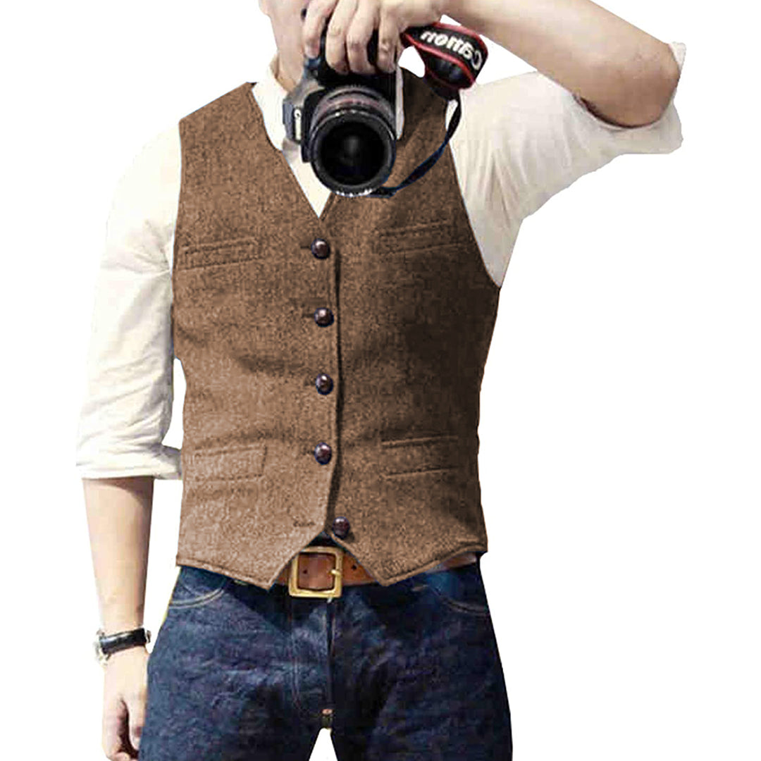 "Gilet de loisirs homme bleu ciel, élégant et confortable, en matière durable, parfait pour un look décontracté et stylé."
