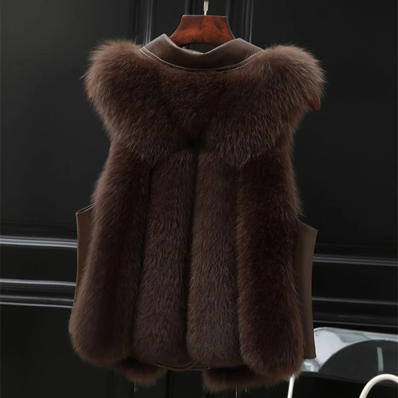 "Gilet femme fausse fourrure col oversize, look élégant et ajustable, idéal pour superposition et confort automnal."