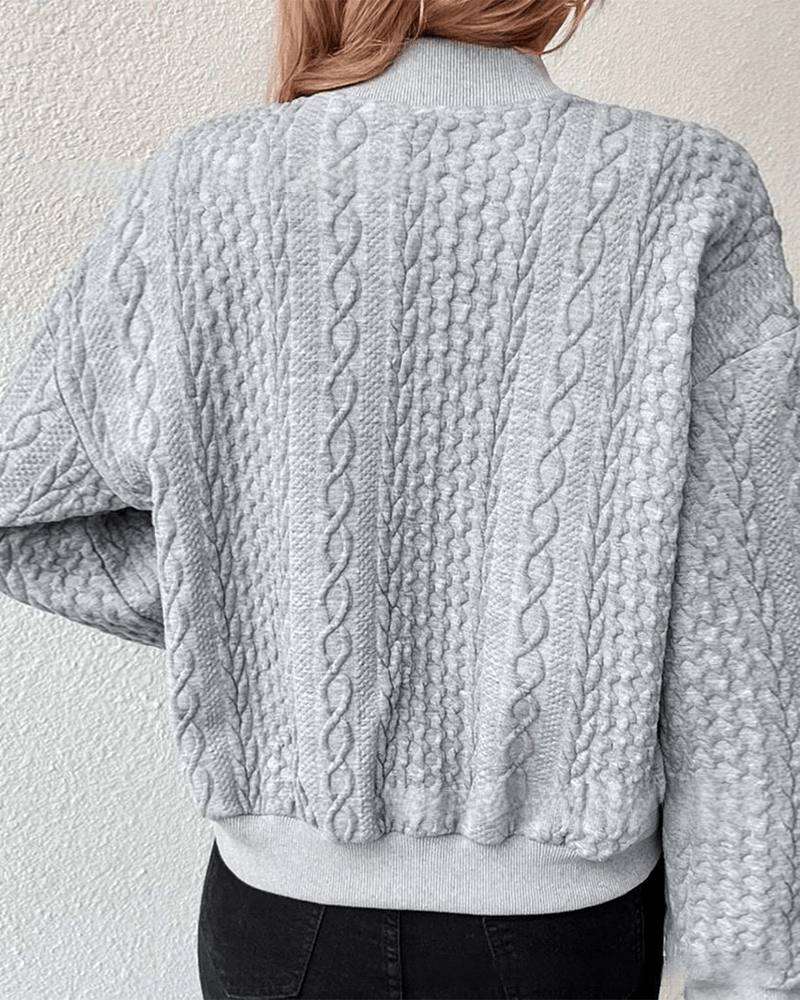 Gilet femme tricoté élégant et confortable, coupe moderne, couleur neutre, parfait pour toutes occasions, maille douce.