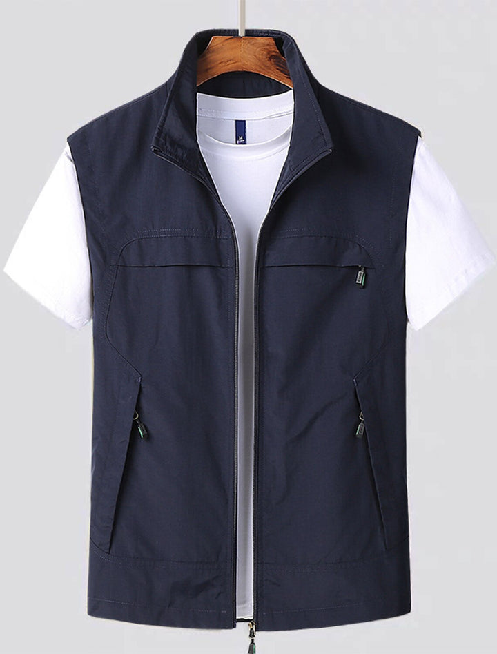 "Gilet homme léger à séchage rapide, manches courtes, tissu respirant, idéal pour activités extérieures, coloris variés."