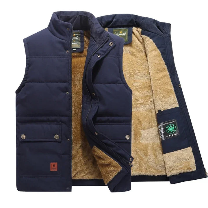 "Gilet sans manches homme élégant, bleu, design épuré et polyvalent, poches pratiques, idéal demi-saison"