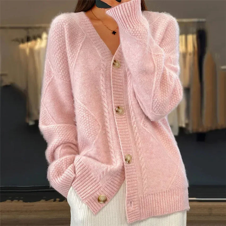 "Gilet tricoté élégant à col V pour femmes, texture luxueuse, manches longues, coupe fluide, disponible en plusieurs couleurs