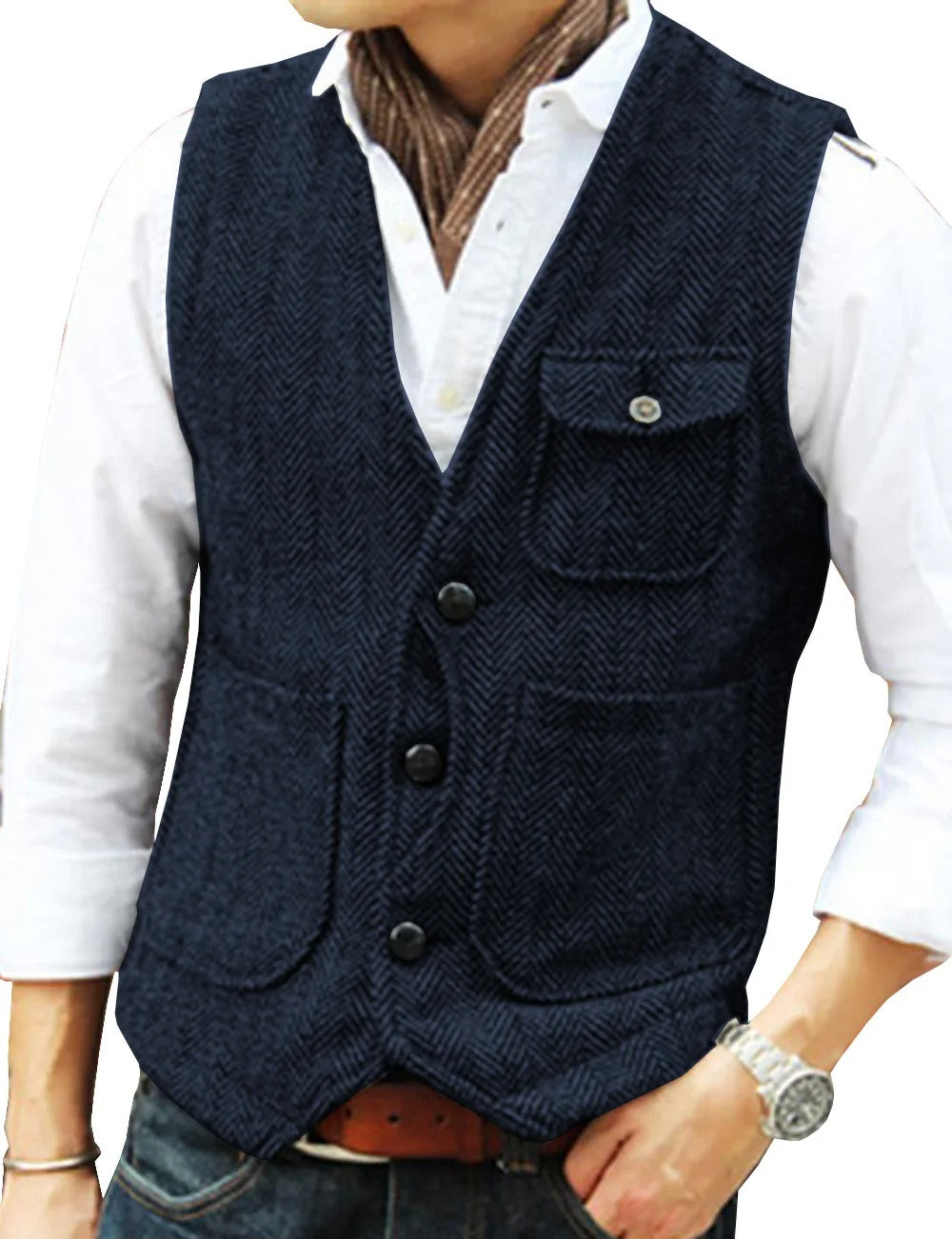 "Gilet vert armée sans manches homme en tweed, style vintage, poches élégantes, parfait pour look raffiné et intemporel."