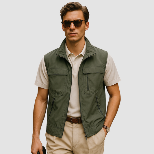 "Gilet zippé homme léger et respirant, gris, protection UV, parfait pour l'été, avec fermeture éclair pour style polyvalent."