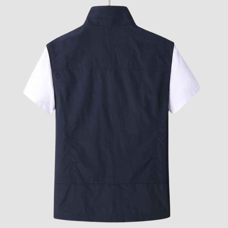 "Gilet zippé homme léger et respirant, gris, protection UV, parfait pour l'été, avec fermeture éclair pour style polyvalent."