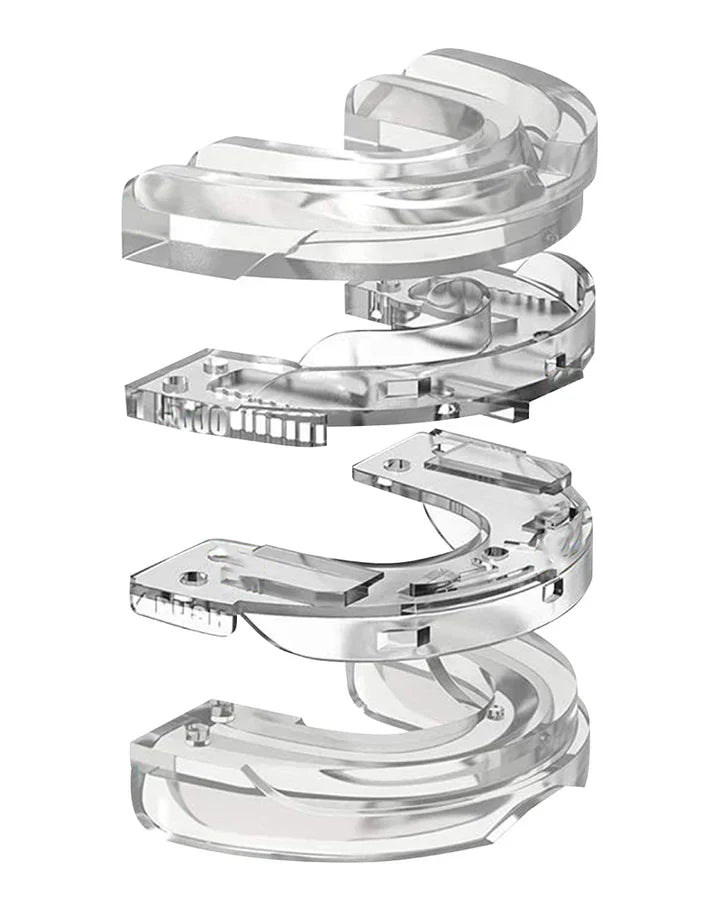 "Gouttière buccale anti-ronflement ergonomique, conçue en thermoplastique, assurant confort et réduction des ronflements."