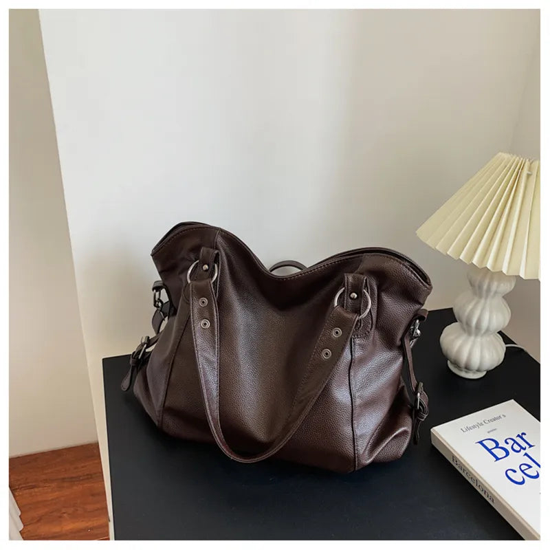 "Grand cabas similicuir grainé pour étudiants et professionnels, spacieux et élégant, disponible en beige, crème, marron, noi
