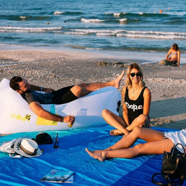 "Grande couverture de plage imperméable, 5-8 adultes, repousse sable et eau, polyester bleu, idéale pique-niques."