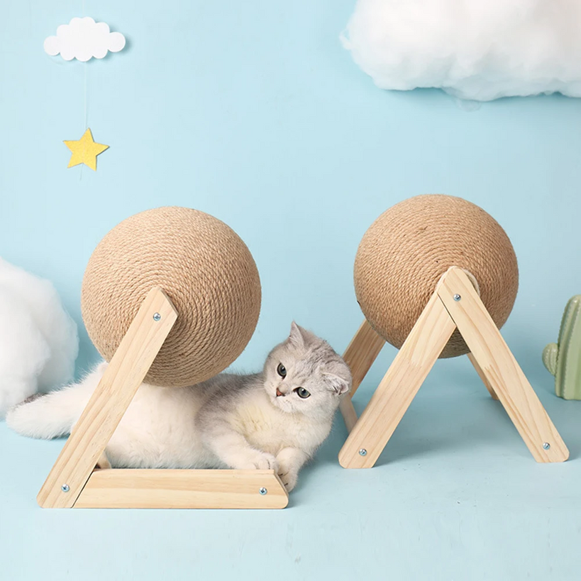 "Griffoir sphérique en sisal pour chats, design moderne, surface rotative, structure bois, idéal pour les griffes des félins.