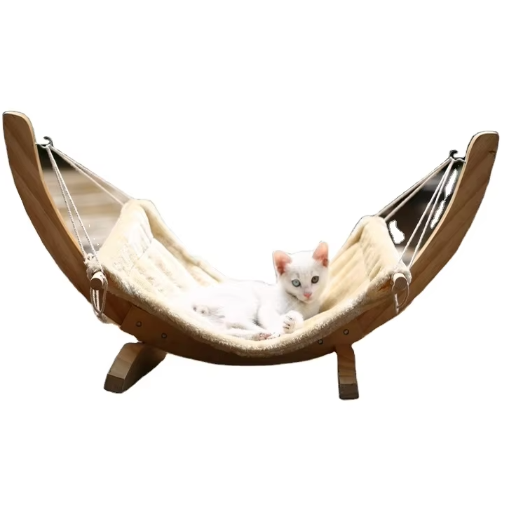 "Hamac moelleux pour chats, housse douce lavable, compatible lits bois, pour confort et élégance intérieurs."