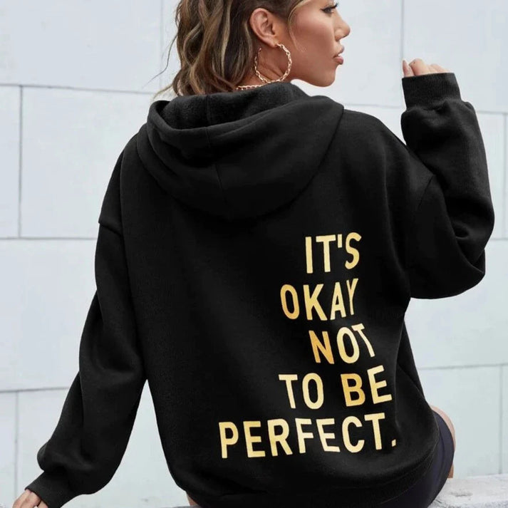 "Hoodie femme Juviane gris, unicolore avec imprimé inspirant 'It's Okay Not To Be Perfect' au dos, confort décontracté."