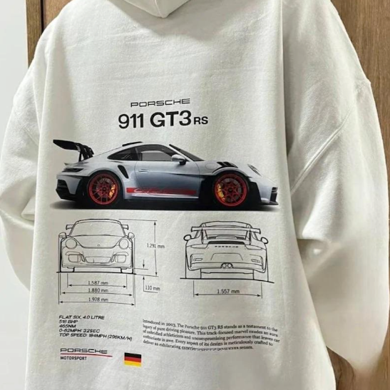 "Hoodie oversize unisexe gris avec imprimé Porsche 911 GT3RS, coupe ample et tissu confortable, idéal pour mode urbaine."