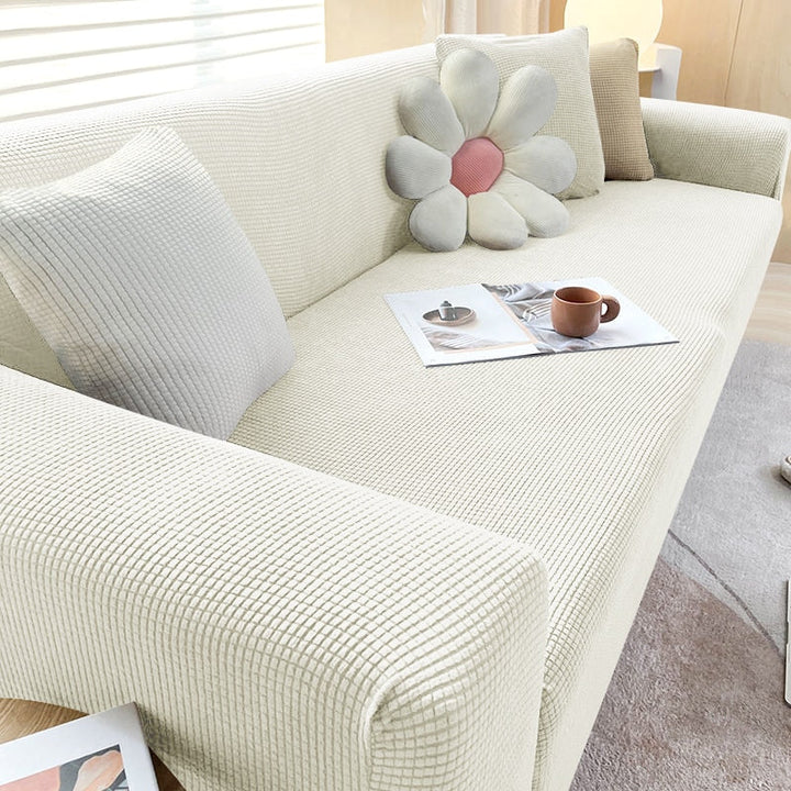 Housse de canapé extensible beige avec motif élégant et design antidérapant, disponible en plusieurs tailles pour salons mode