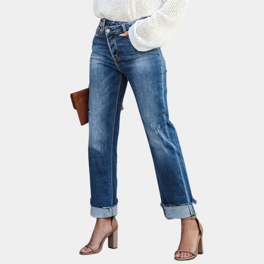 "Jean femme bleu moyen, coupe élégante et confortable, style décontracté idéal pour toutes occasions."