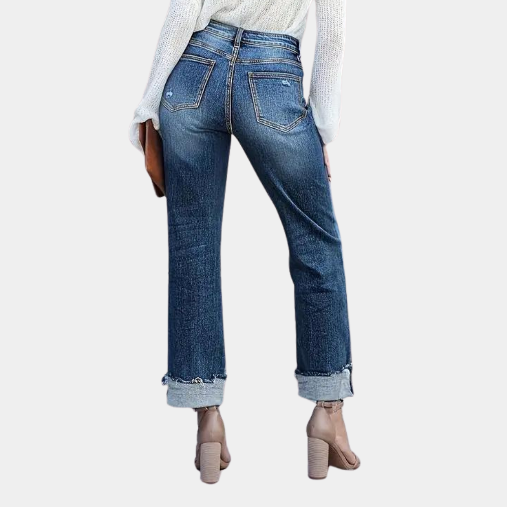 "Jean femme bleu moyen, coupe élégante et confortable, style décontracté idéal pour toutes occasions."