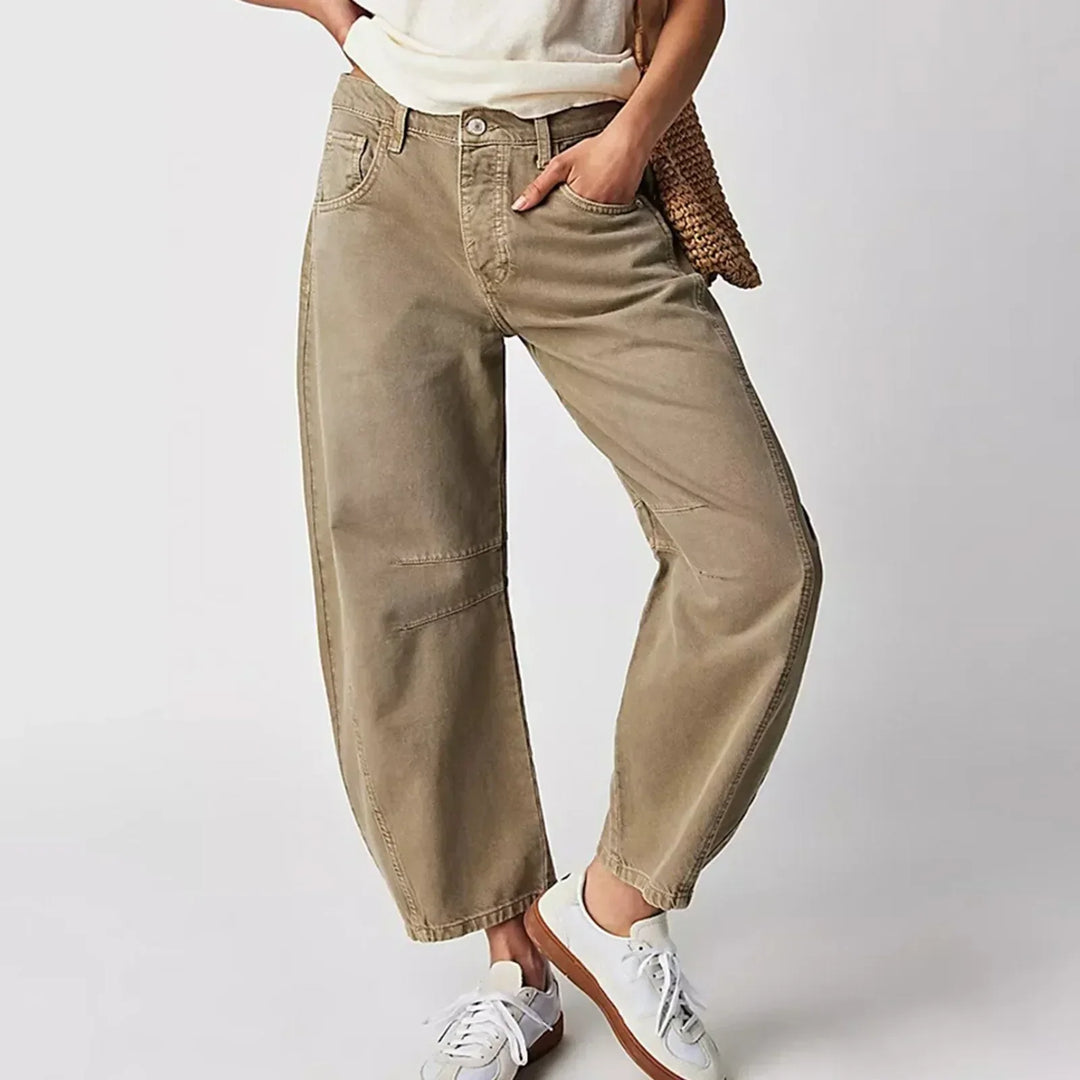 "Jean large femme bleu marine en coton, coupe ample, vue de face, style confortable et élégant pour toutes morphologies."