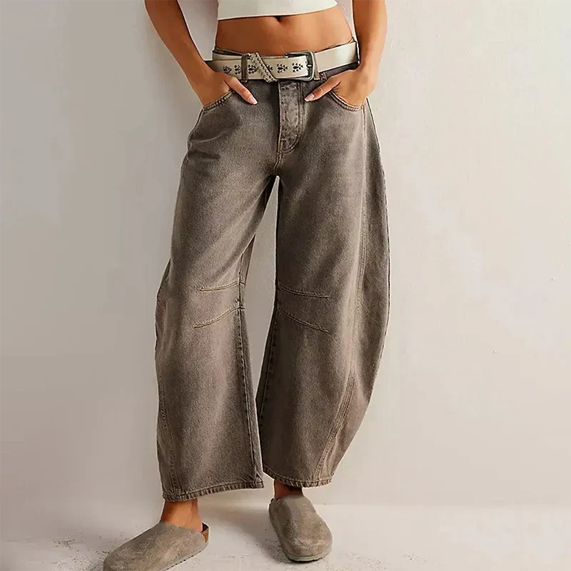 "Jean large femme bleu marine en coton, coupe ample, vue de face, style confortable et élégant pour toutes morphologies."
