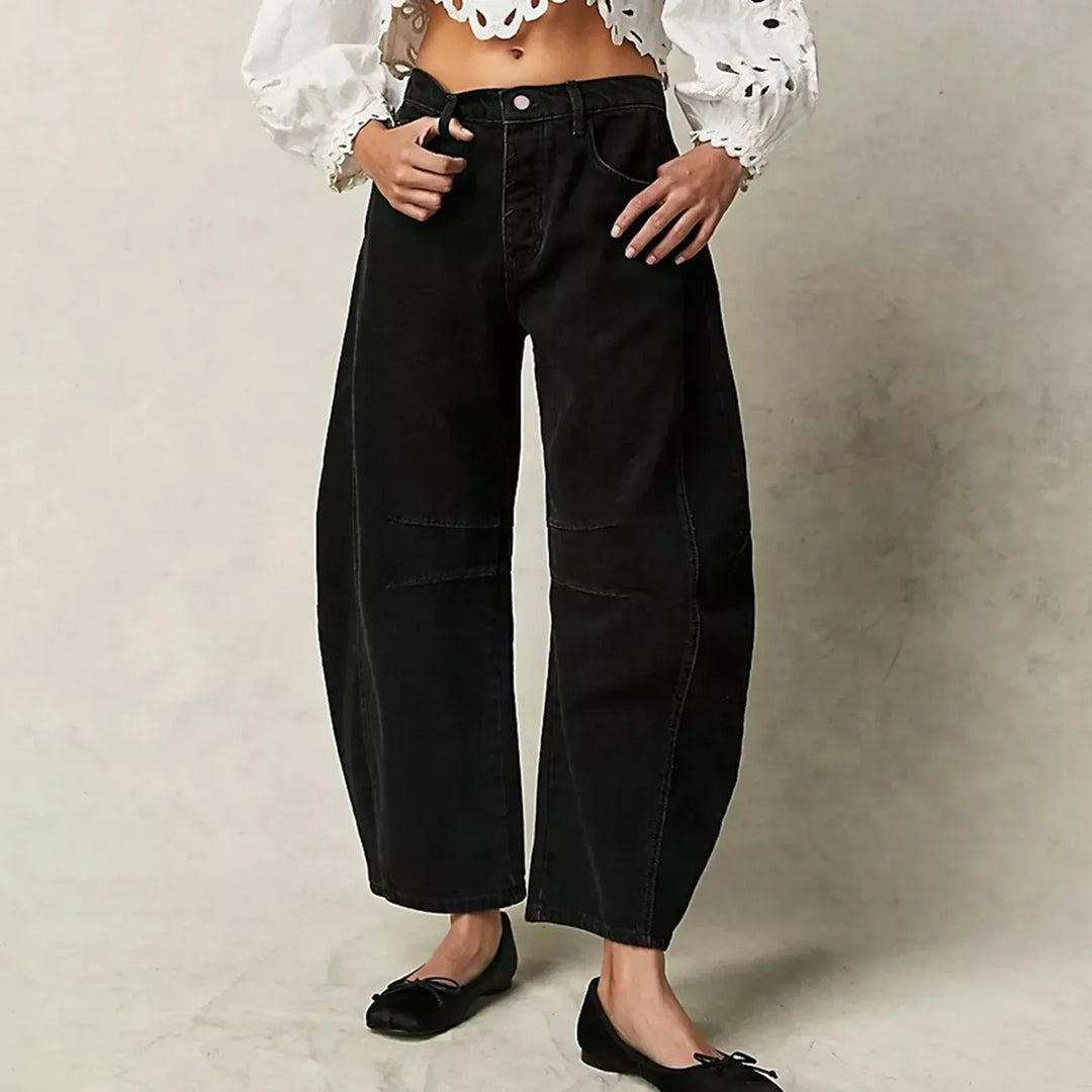 "Jean large femme bleu marine en coton, coupe ample, vue de face, style confortable et élégant pour toutes morphologies."
