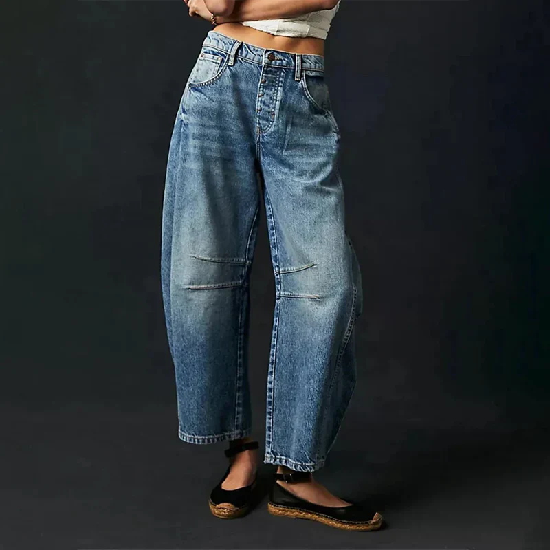 "Jean large femme bleu marine en coton, coupe ample, vue de face, style confortable et élégant pour toutes morphologies."
