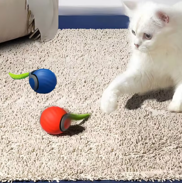 "Jouet pour chat automoteur orange avec mouvements interactifs, stimulant l'instinct de chasse et offrant du divertissement."