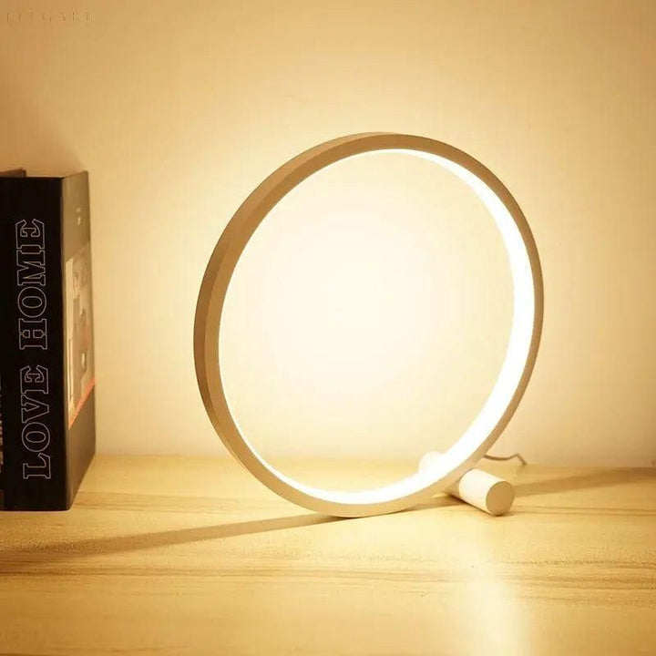 "Lampe de table LED tactile moderne au design circulaire, minimaliste, offrant un éclairage élégant."