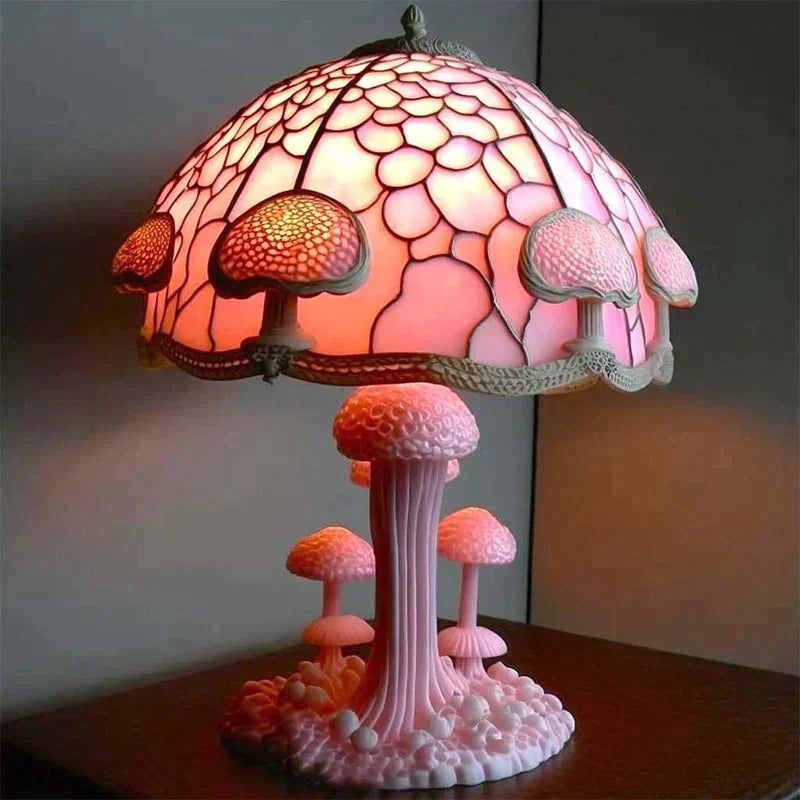 "Lampe en vitrail multicolore artistique, motifs colorés, éclat lumineux élégant pour un intérieur sophistiqué."