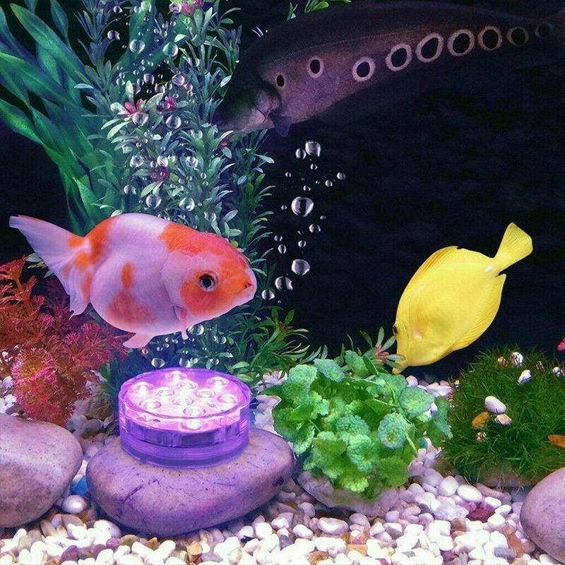 Lampe LED étanche sous-marine avec télécommande, 16 couleurs, modes lumineux variés pour piscine ou étang.