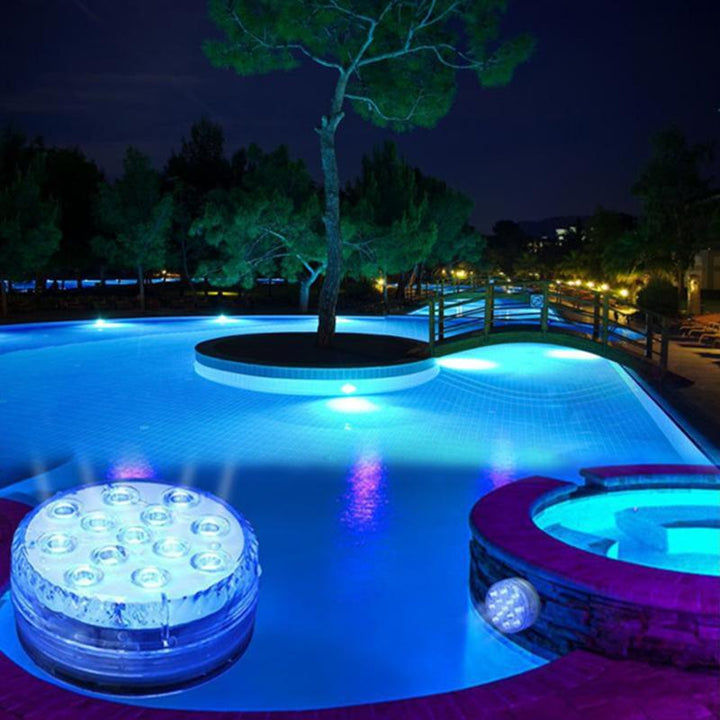 Lampe LED étanche sous-marine avec télécommande, 16 couleurs, modes lumineux variés pour piscine ou étang.