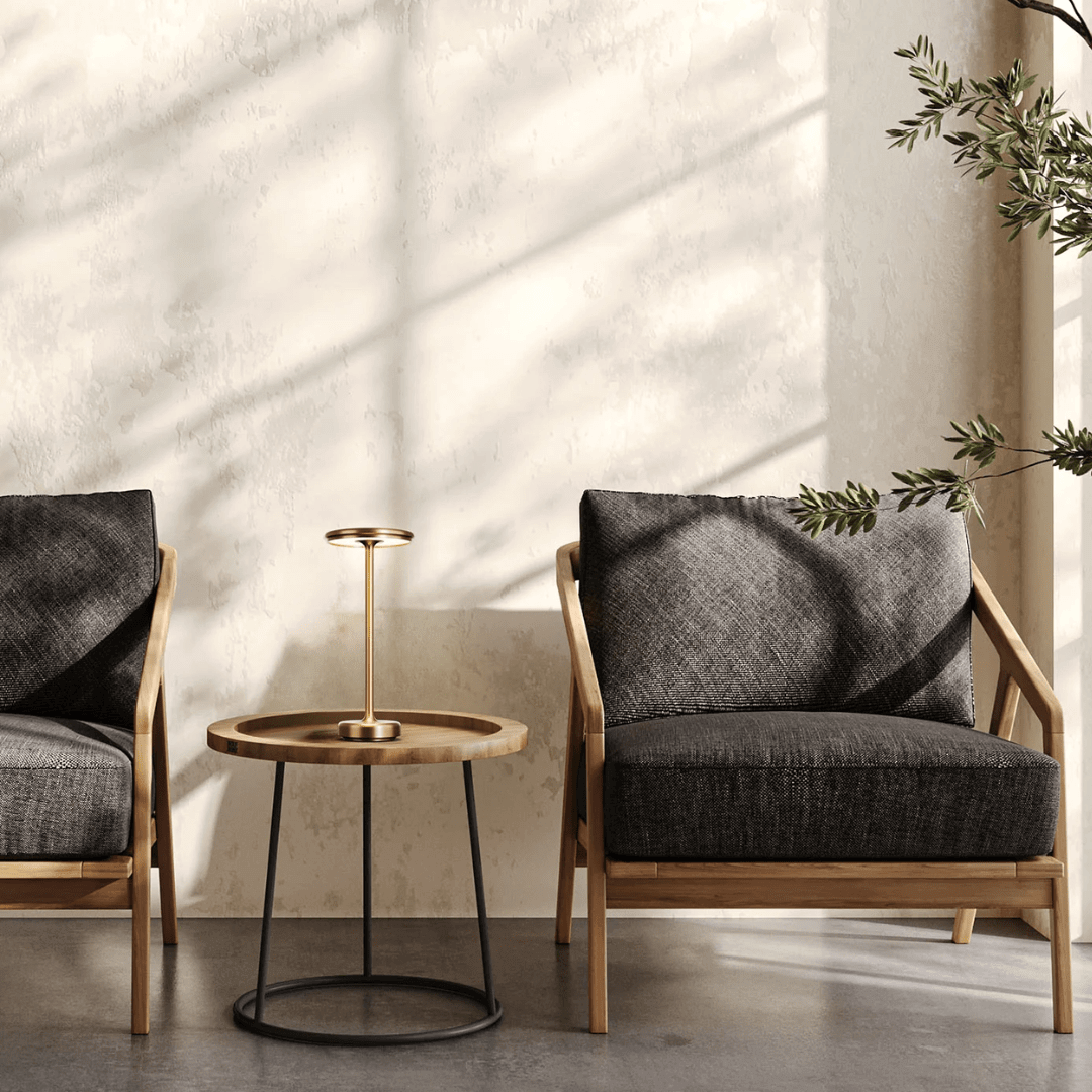 "Lampe LED sans fil rechargeable, design moderne minimaliste, coloris or, éclairage élégant pour intérieur contemporain"