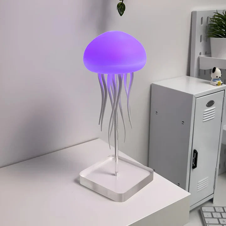 "Lampe méduse LED hypnotique avec couleurs changeantes, simulation mouvement fluide, ambiance relaxante, lumineuse."