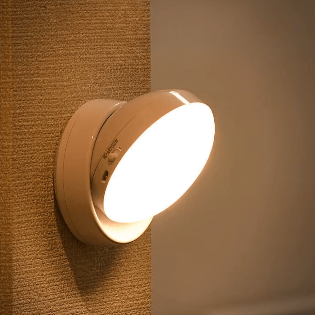 "Lampe murale sans fil design moderne, capteur de mouvement, ajustable à 360°, éclairage blanc chaud ou froid."