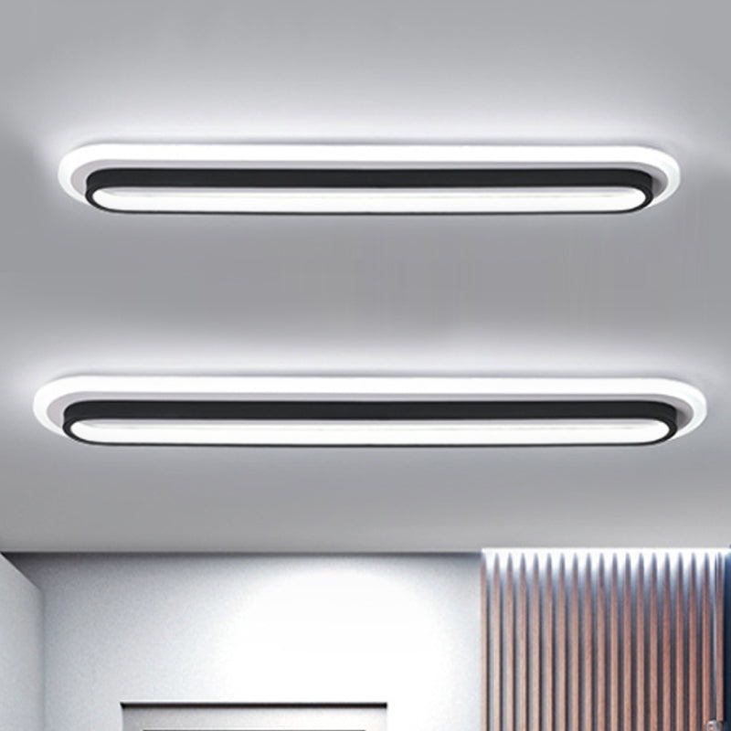 Lampe plafond ovale LED noir et blanc moderne, design épuré, diffuseur acrylique, élégance contemporaine pour intérieur.