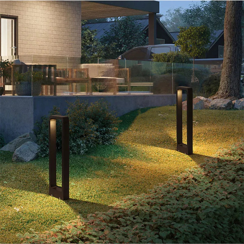 Lampe solaire extérieure design moderne, LED, acier inoxydable, hauteur 30-60cm, pour jardins et allées, éco-énergétique.