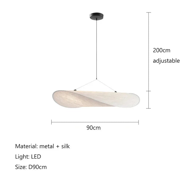 Lampe suspendue design en soie, formes fluides et élégantes, créant une lumière douce pour un intérieur chic et apaisant.