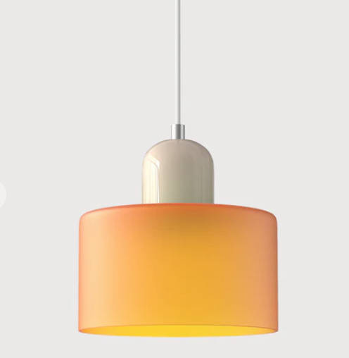 Lampe suspendue en verre avec design Bauhaus, lignes épurées, couleur beige, lumière chaleureuse pour élégance intemporelle.