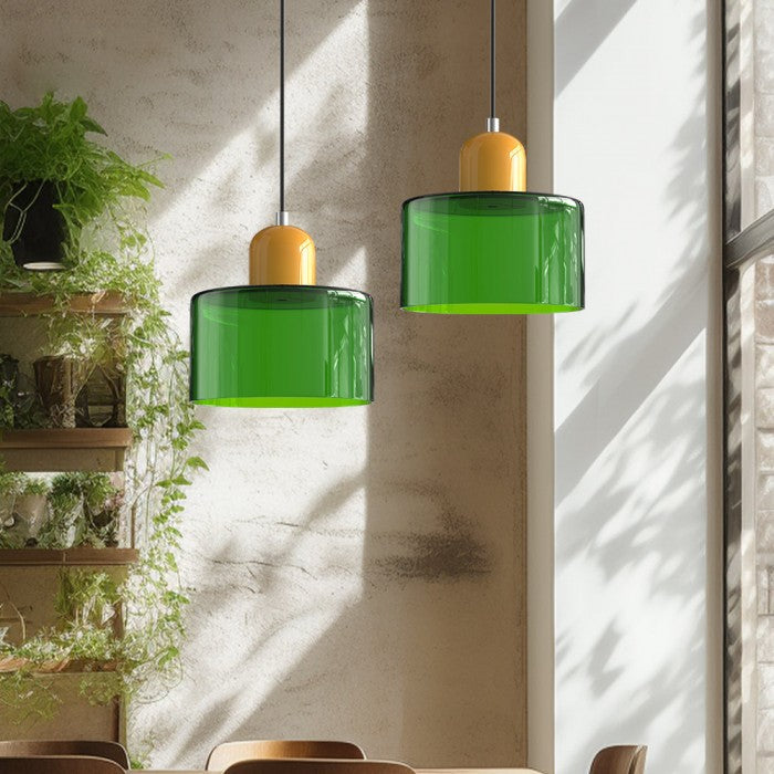 Lampe suspendue en verre avec design Bauhaus, lignes épurées, couleur beige, lumière chaleureuse pour élégance intemporelle.