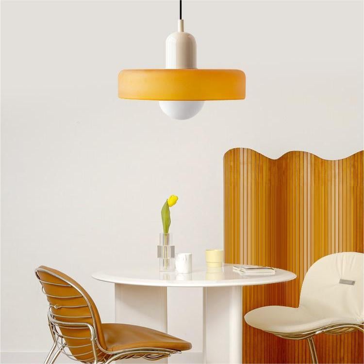"Lampe suspendue moderne en verre, design Bauhaus, forme ronde élégante, lumière douce, idéale pour espace contemporain."